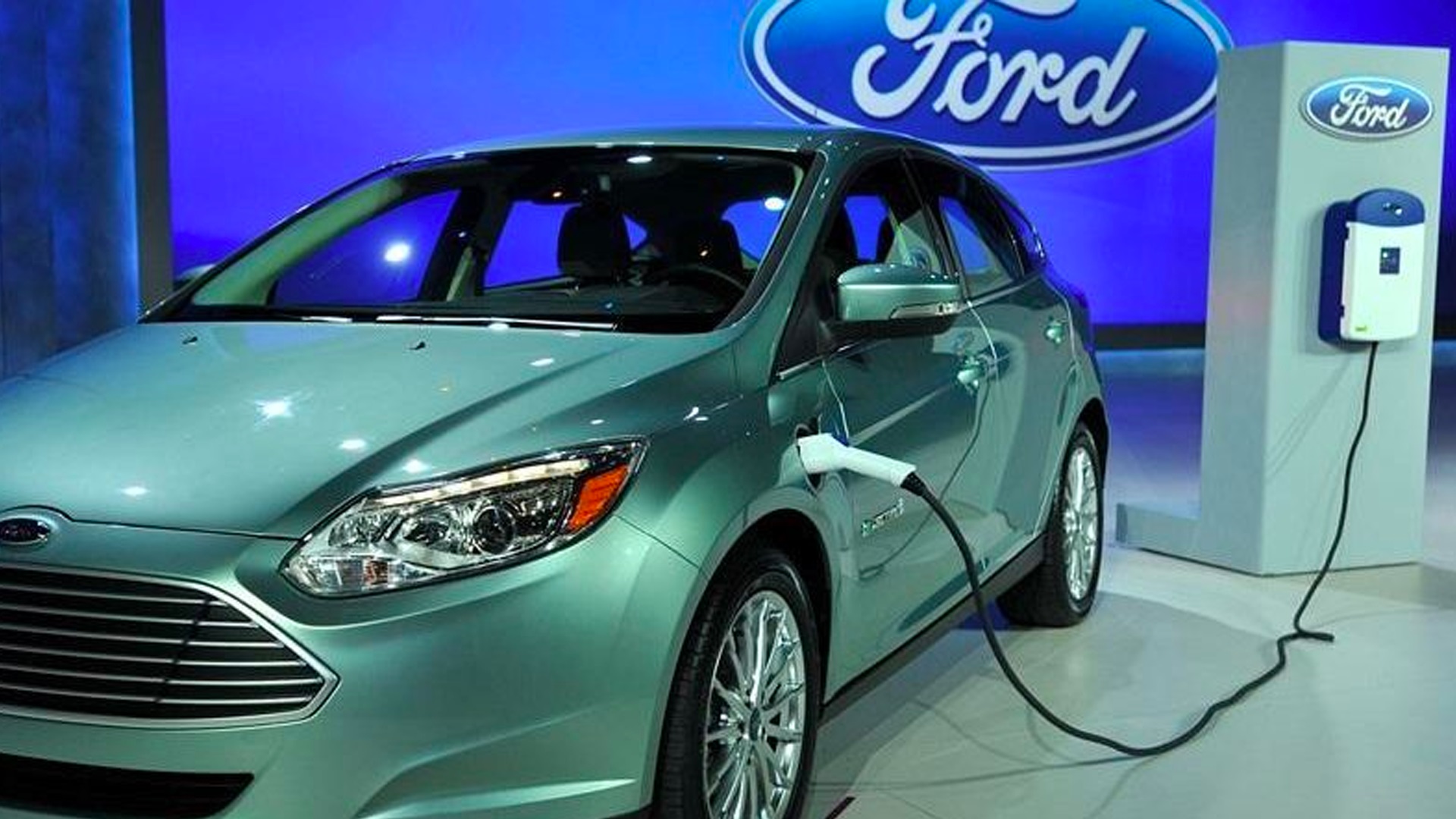 Ford podría crear auto eléctrico que superaría los 300 KM/h