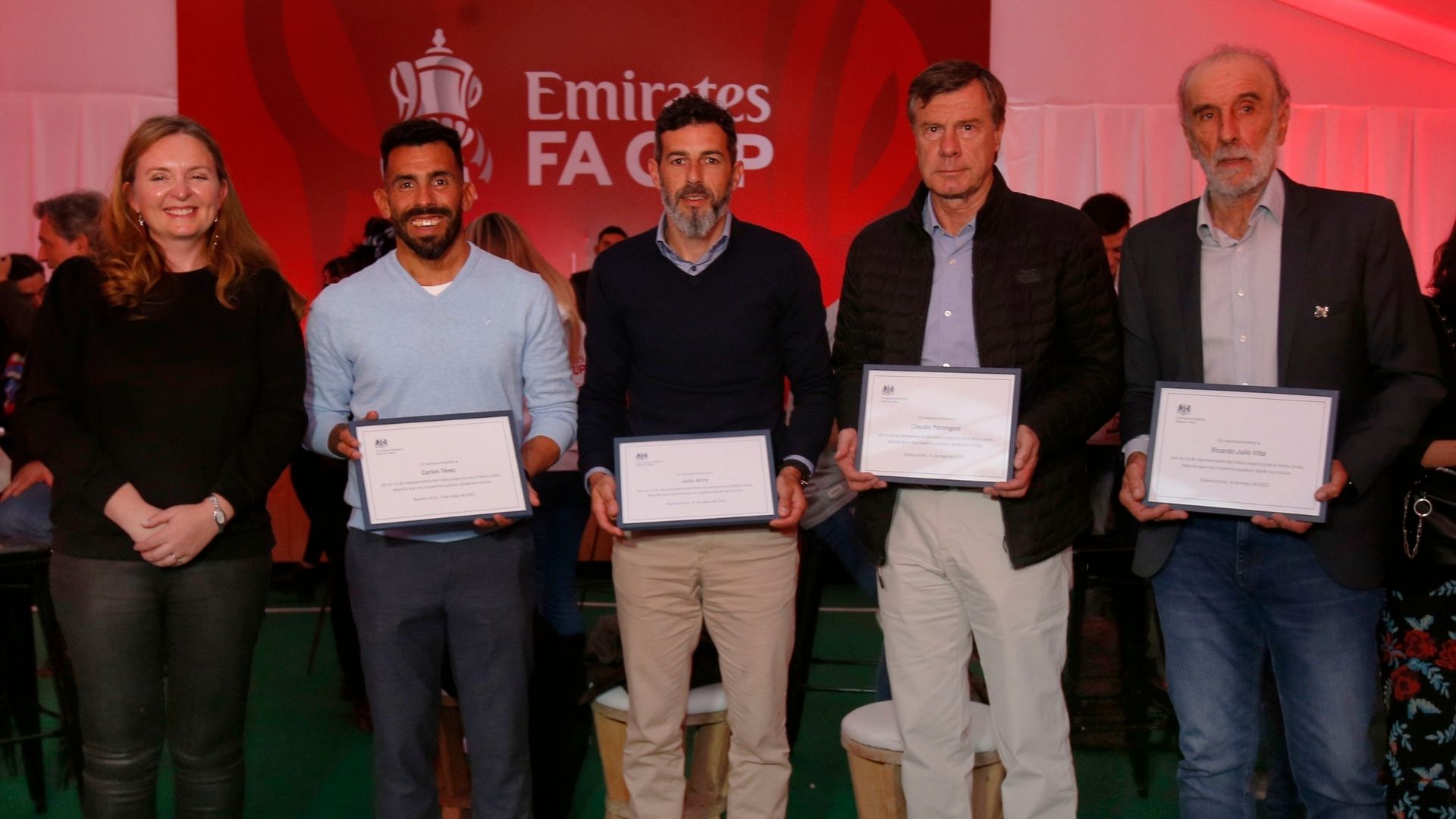 Carlos Tévez and other Argentine football players recognized by the British Embassy